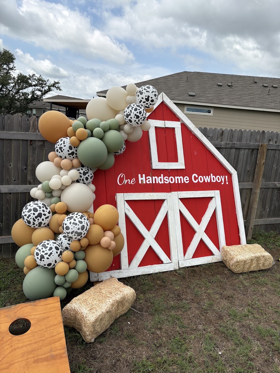 Rodeo themed baby shower balloon decor by Balloon Man