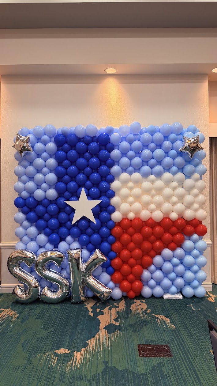 Balloon wall design created by Balloon Man