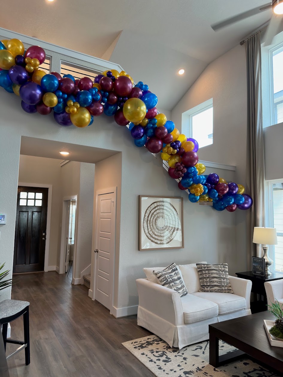 Organic balloon garland installation by Balloon Man