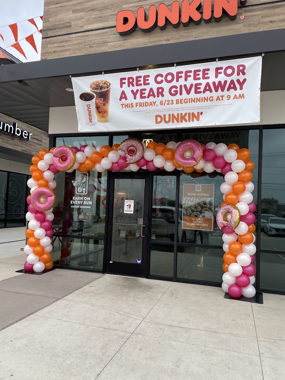 Outdoor grand opening balloon arch created by Balloon Man