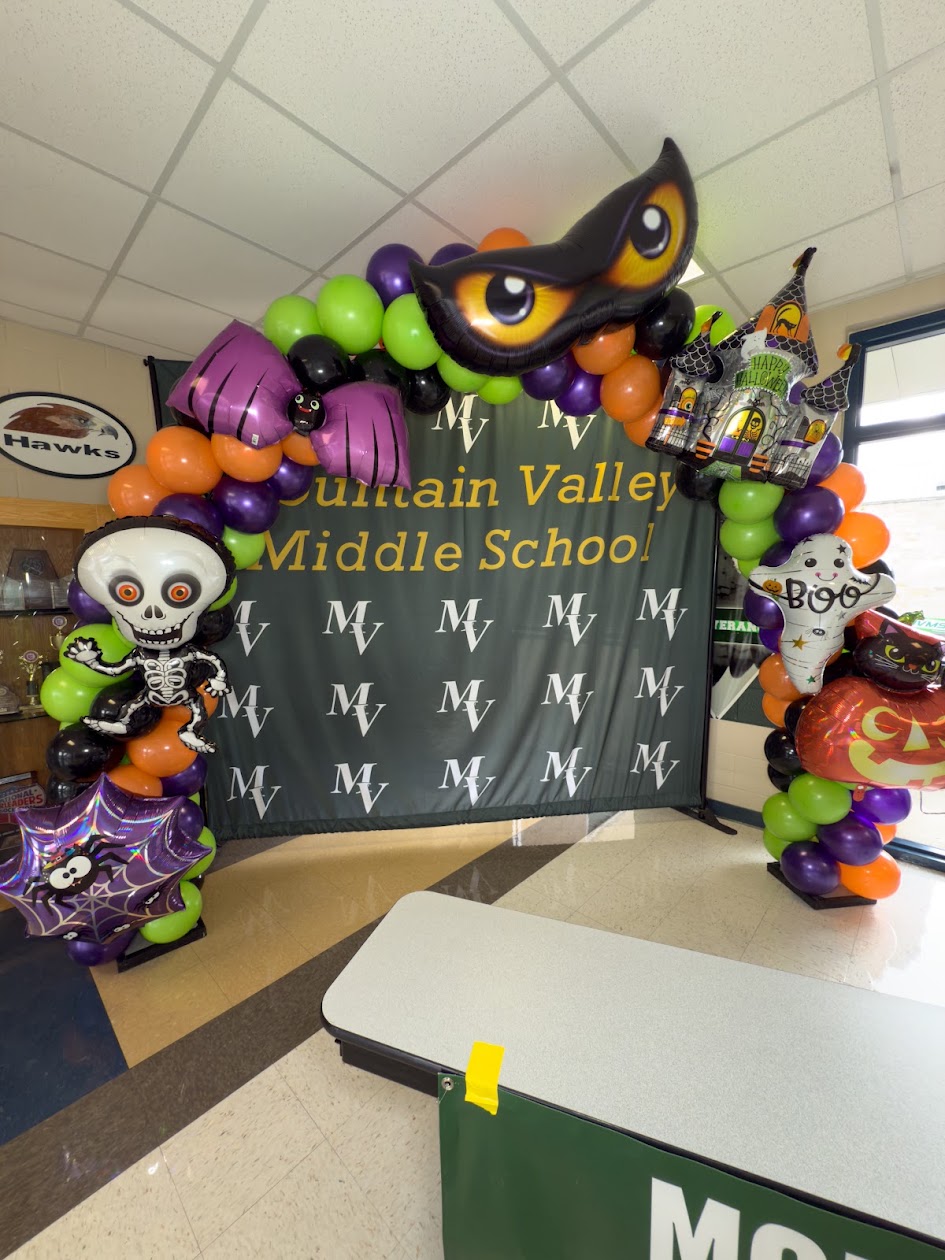 Halloween balloon arch by Balloon Man