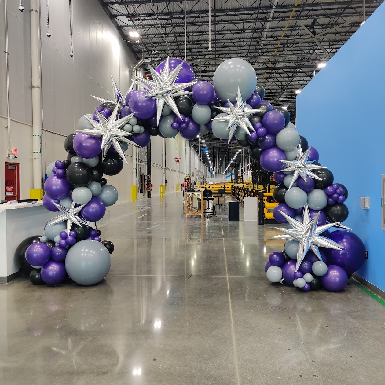 Violet and silver organic balloon arch design