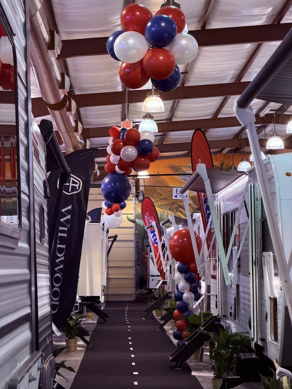 Patriotic showroom balloon decor by Balloon Man