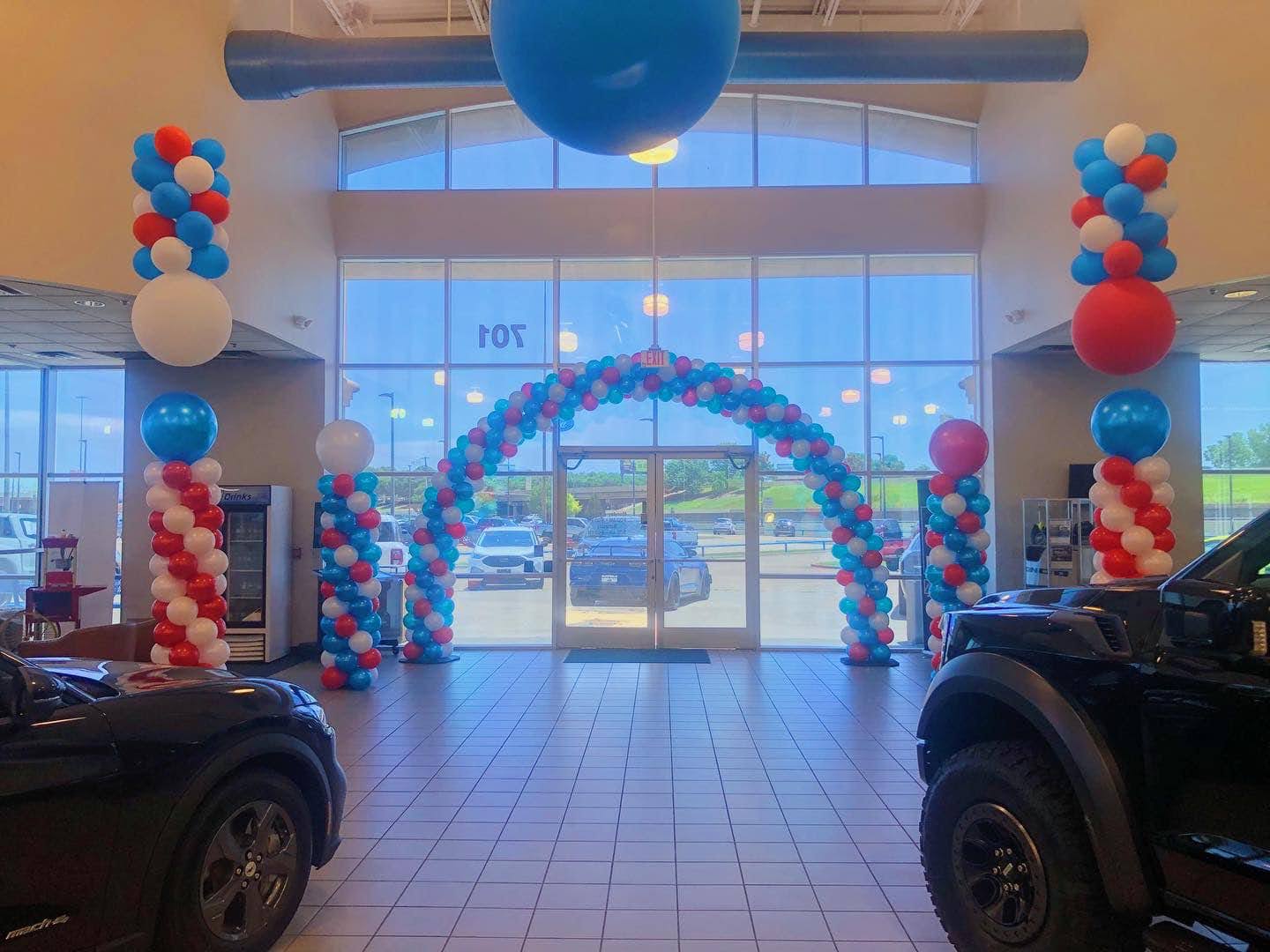 Patriotic themed balloon decor created by Balloon Man