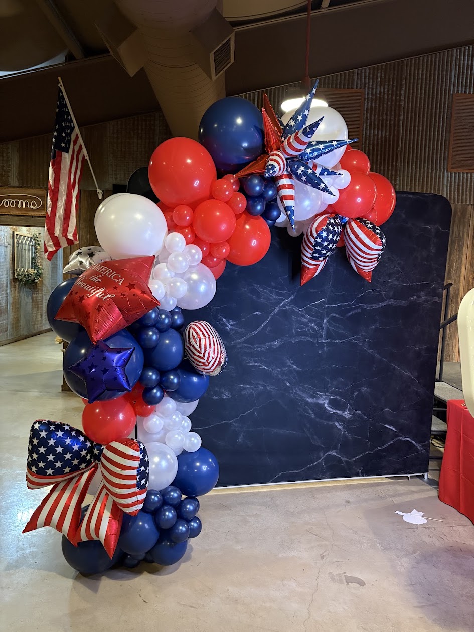 Patriotic theme balloon garland