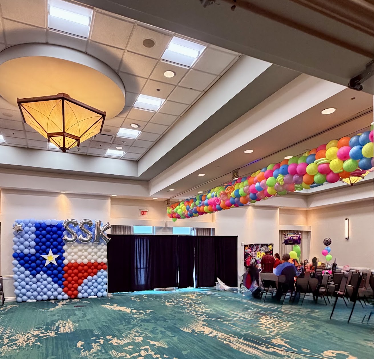Corporate event balloons in Kyle design inspiration from Balloon Man