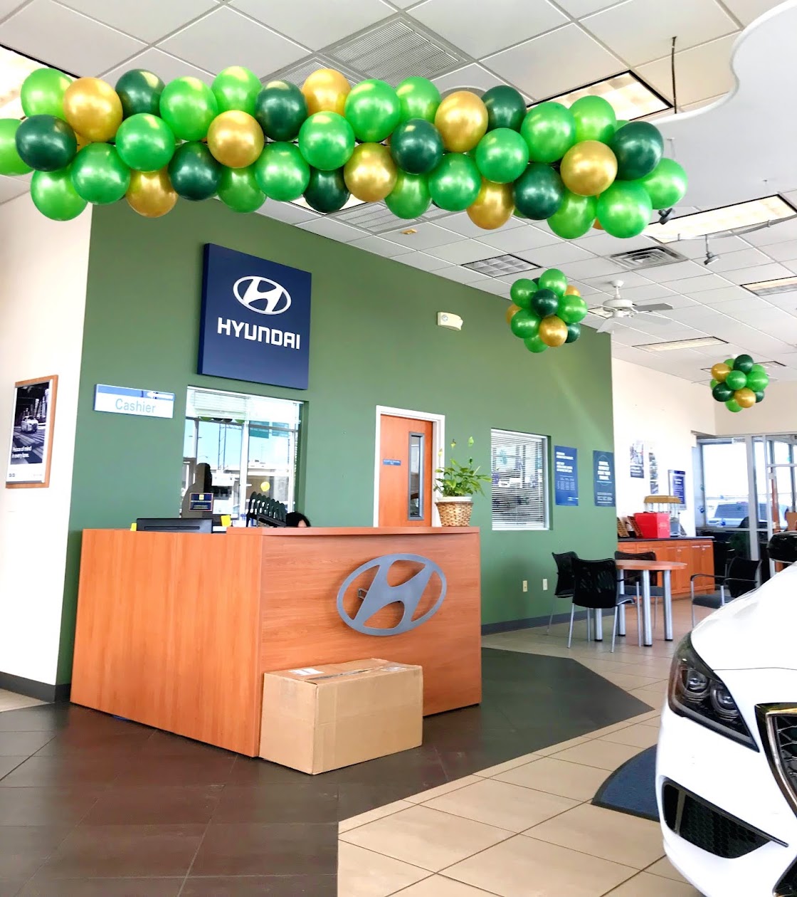 St Patrick's Day showroom balloon decor by Balloon Man