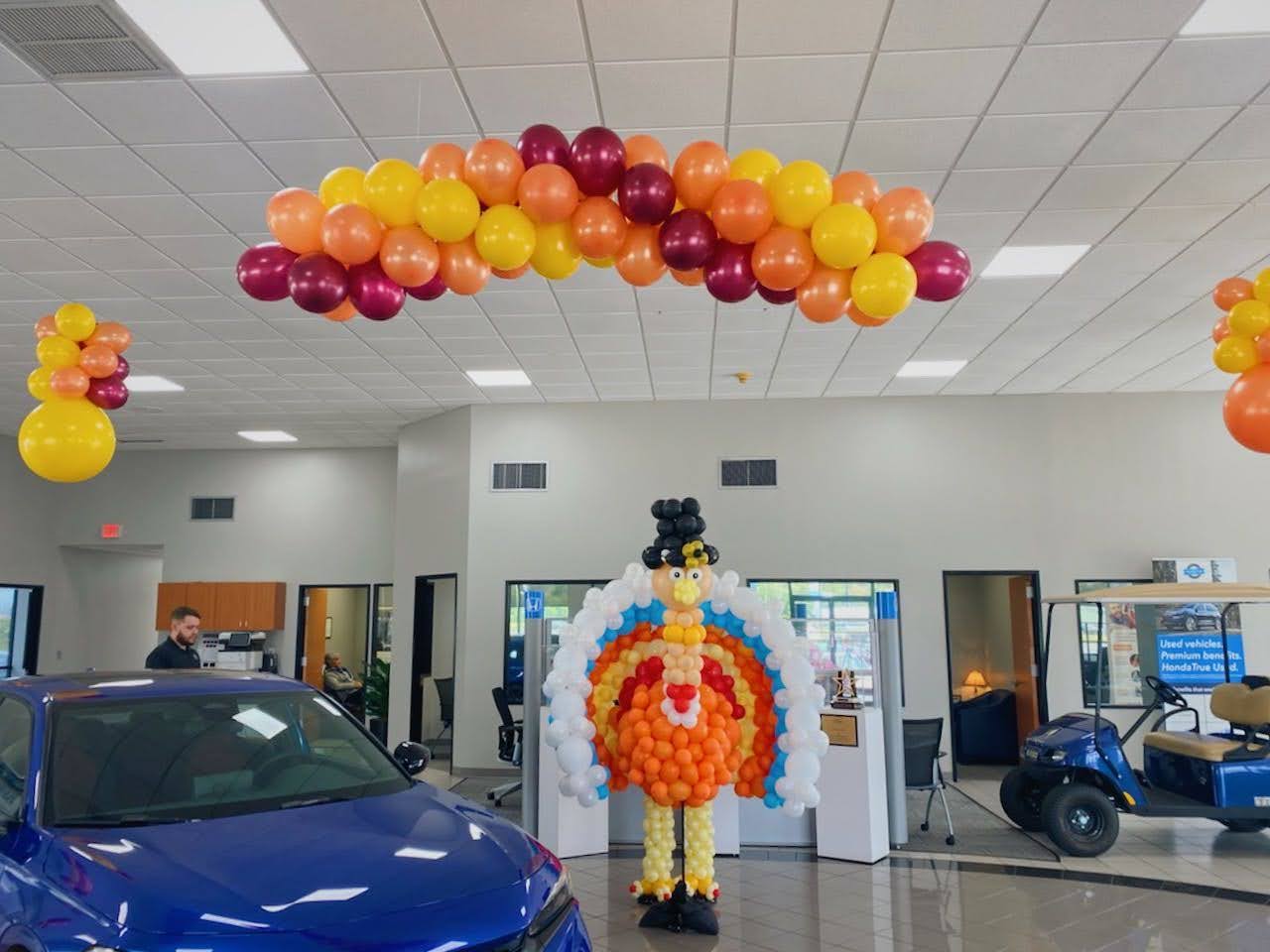 Thanksgiving seasonal balloon decor created by Balloon Man