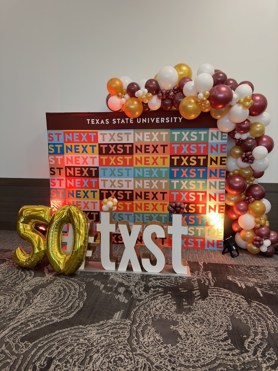 Graduation themed balloon display by Balloon Man