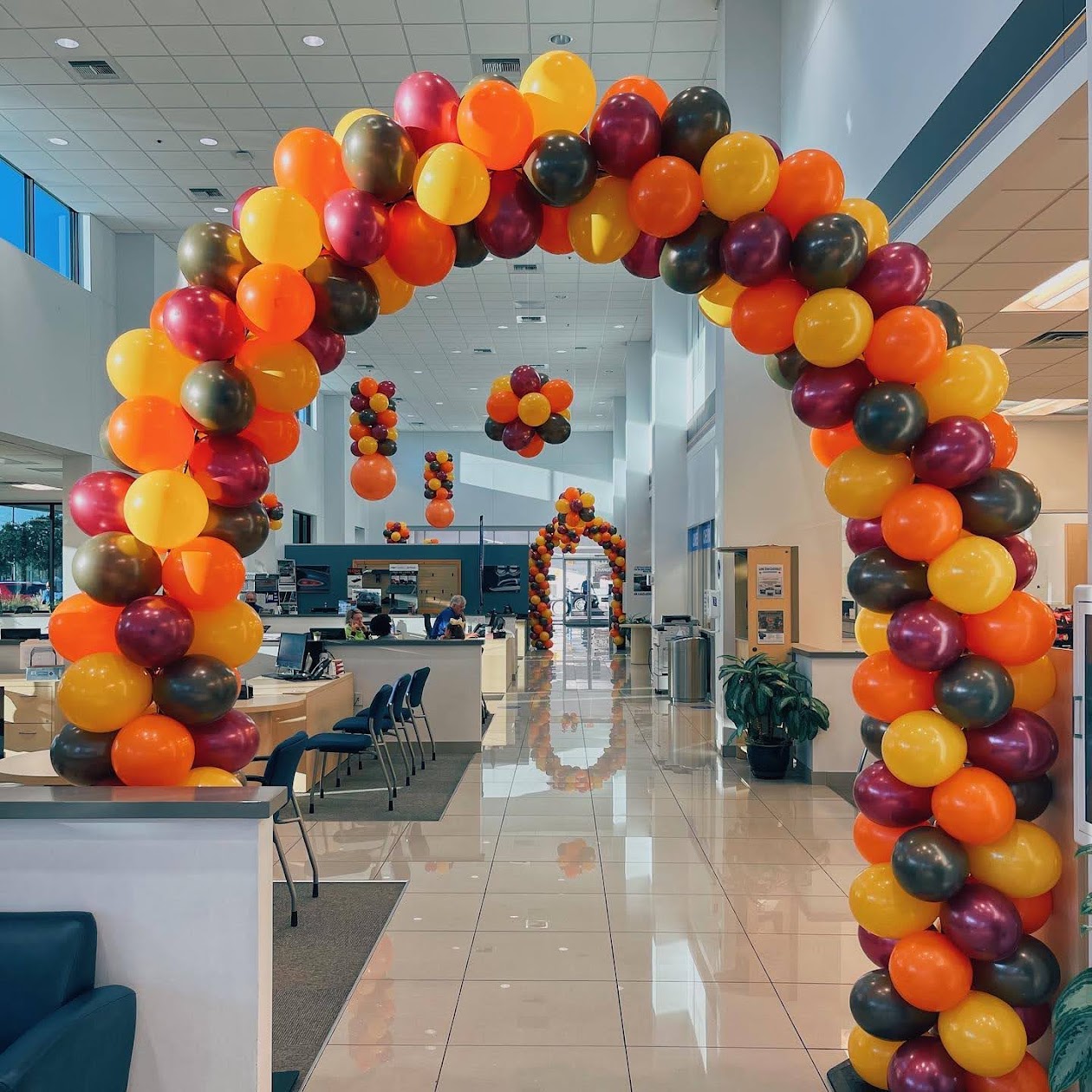 Thanksgiving themed balloon decor by Balloon Man