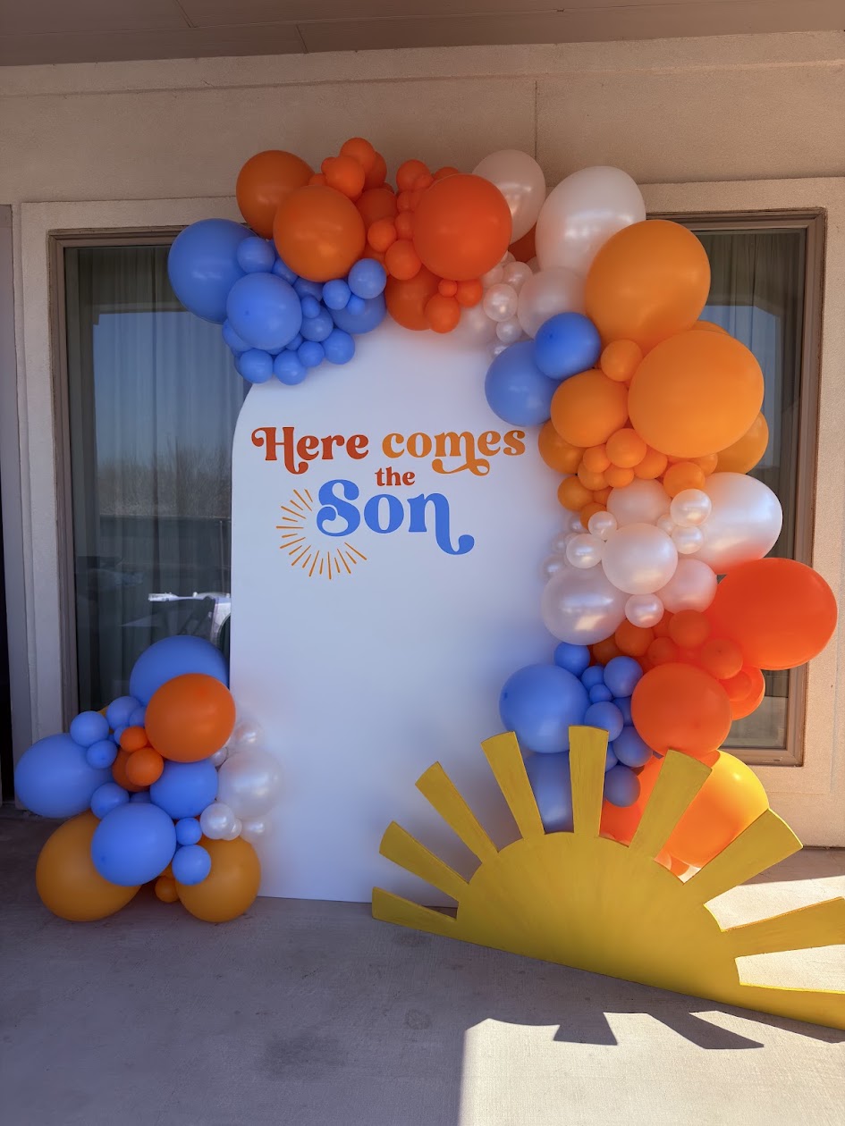 Custom baby shower balloon garland by Balloon Man