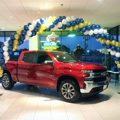 Chevrolet-Truck-balloon-arch-by-Balloon-Man-LLC.jpg