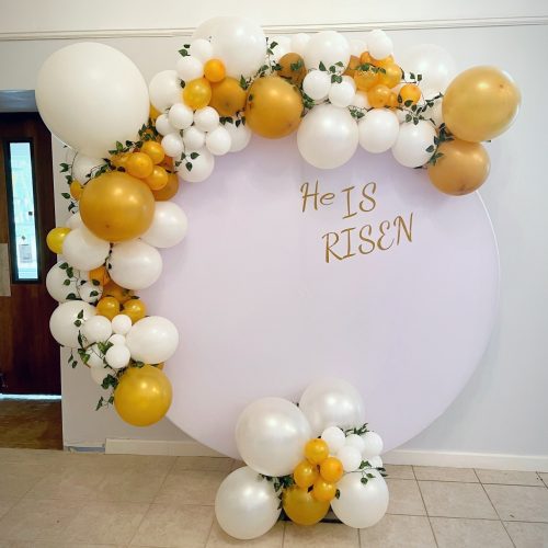 Easter-balloon-hoop-with-organic-balloon-garland-by-balloon-man-llc.jpg